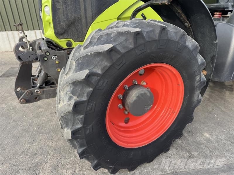 CLAAS Axion 850 Traktoren