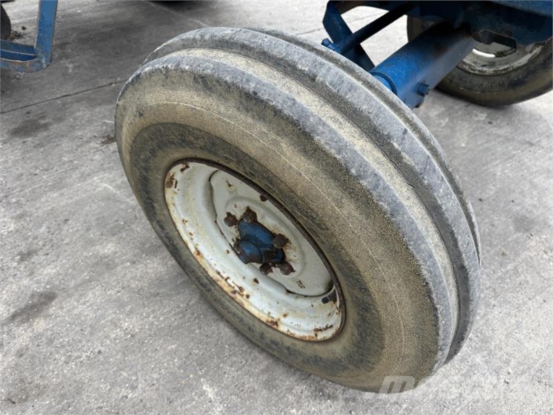 Ford 6600 2WD Tractor الجرارات