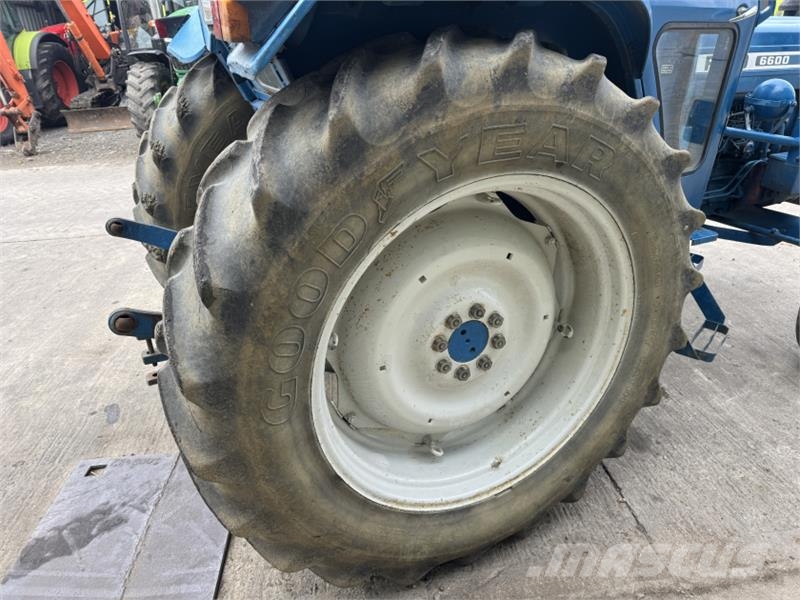 Ford 6600 2WD Tractor الجرارات