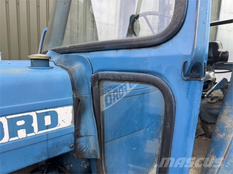 Ford 6600 2WD Tractor الجرارات