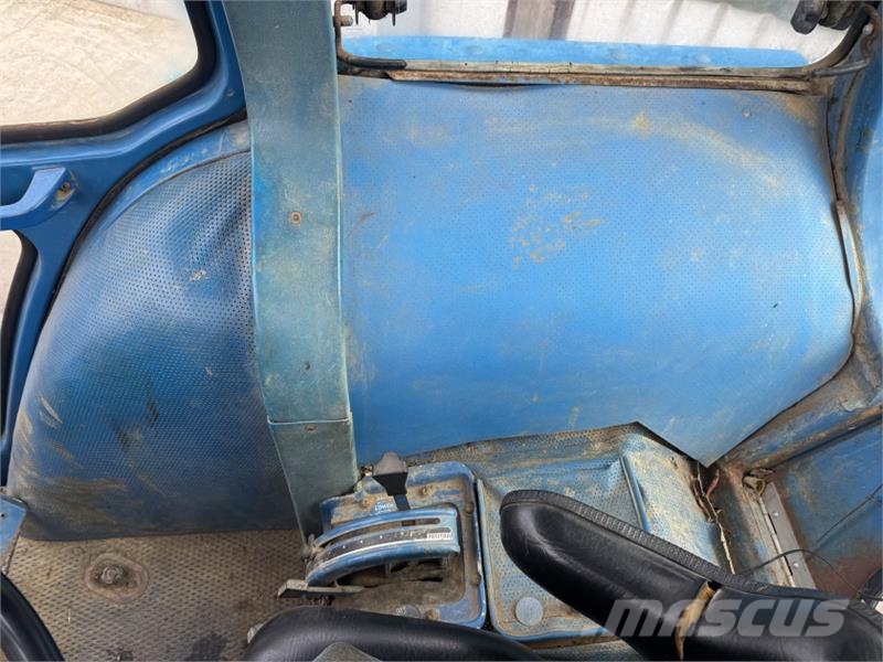 Ford 6600 2WD Tractor الجرارات