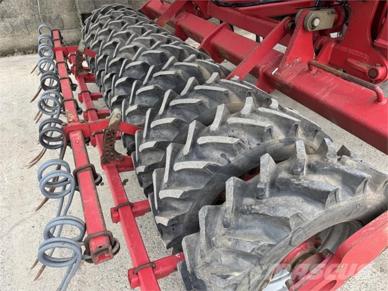 Horsch Sprinter 12 sw Grain and Liquid Fert مثاقيب مدمجة