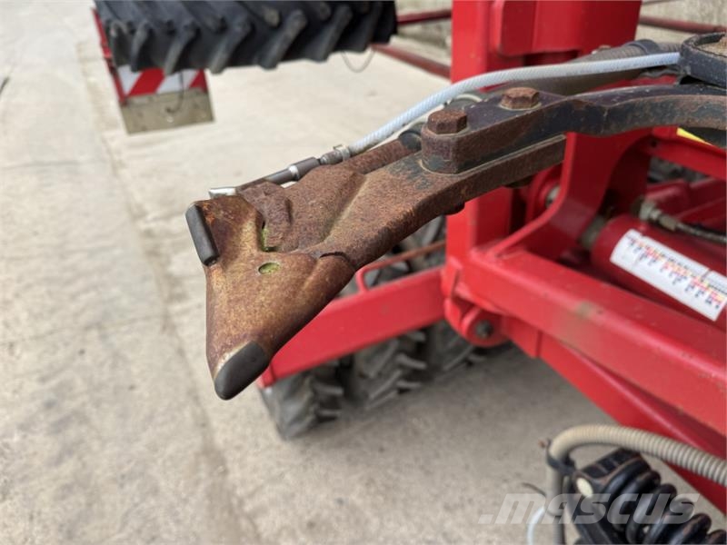 Horsch Sprinter 12 sw Grain and Liquid Fert مثاقيب مدمجة