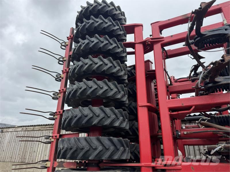Horsch Sprinter 12 sw Grain and Liquid Fert مثاقيب مدمجة