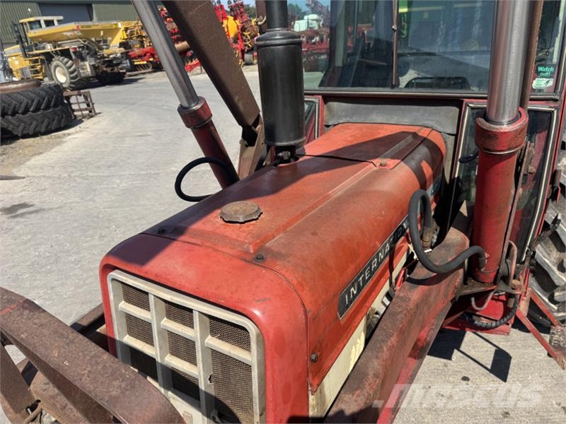 International 454 c/w Loader Tratores Agrícolas usados