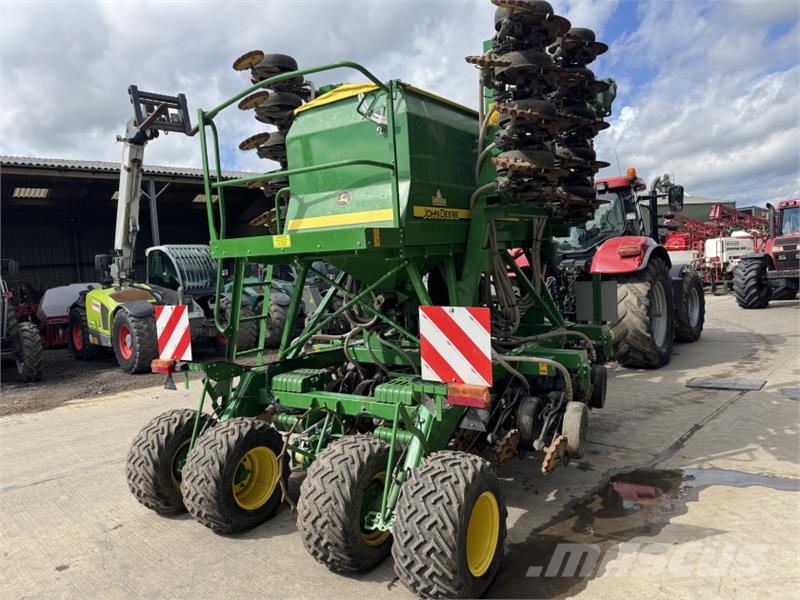 John Deere 750A 6m No Till Drill مثاقيب مدمجة