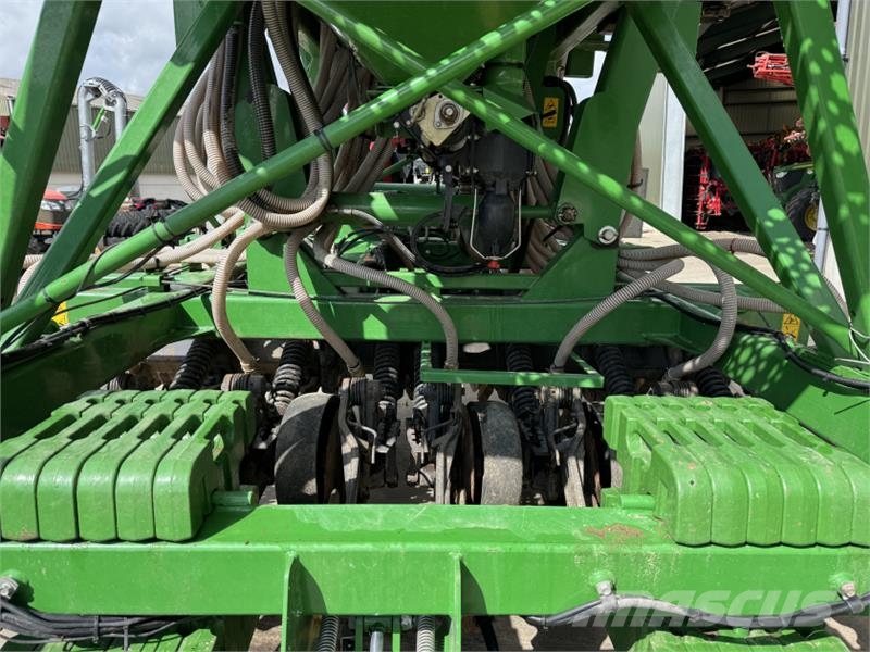 John Deere 750A 6m No Till Drill مثاقيب مدمجة
