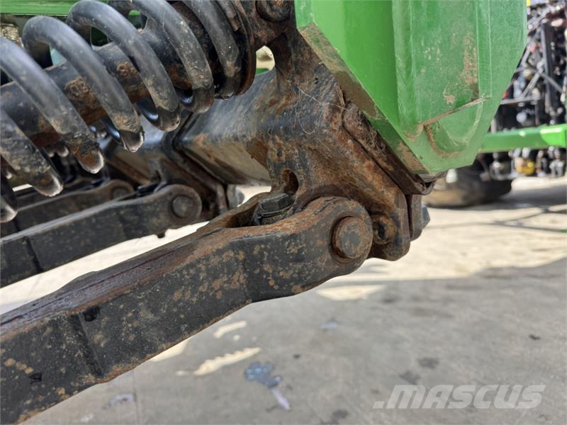 John Deere 750A 6m No Till Drill مثاقيب مدمجة