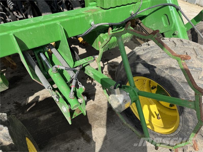 John Deere 750A 6m No Till Drill مثاقيب مدمجة