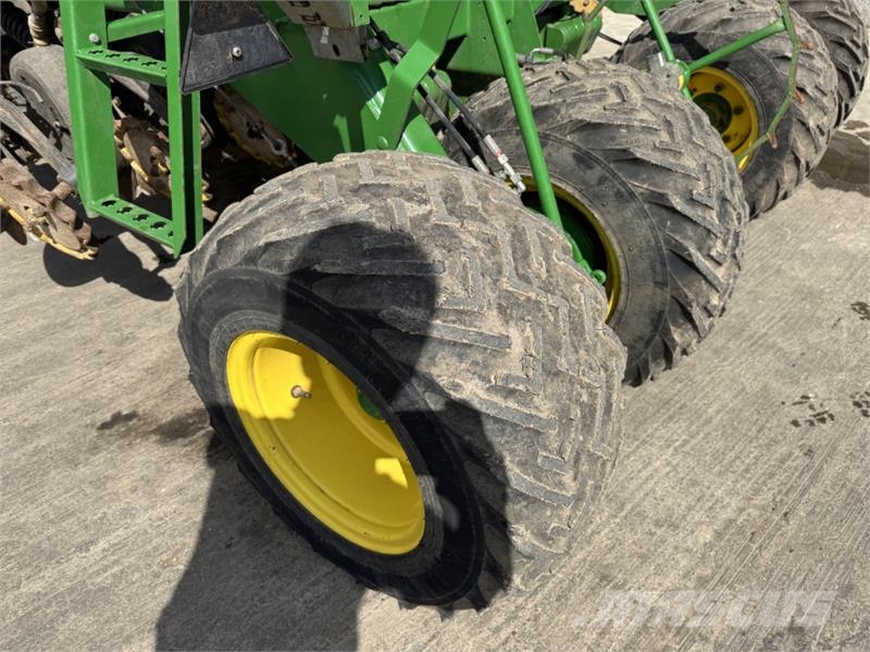 John Deere 750A 6m No Till Drill مثاقيب مدمجة