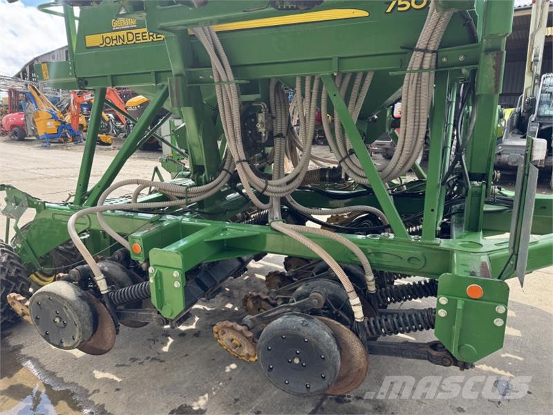 John Deere 750A 6m No Till Drill مثاقيب مدمجة