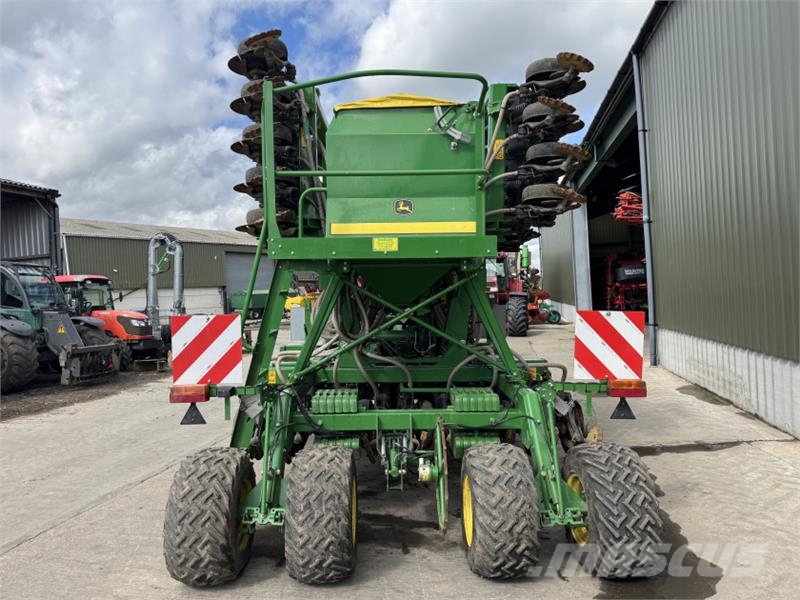 John Deere 750A 6m No Till Drill مثاقيب مدمجة