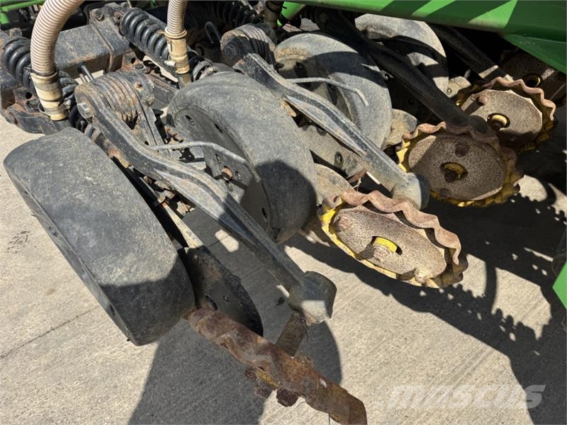 John Deere 750A 6m No Till Drill مثاقيب مدمجة