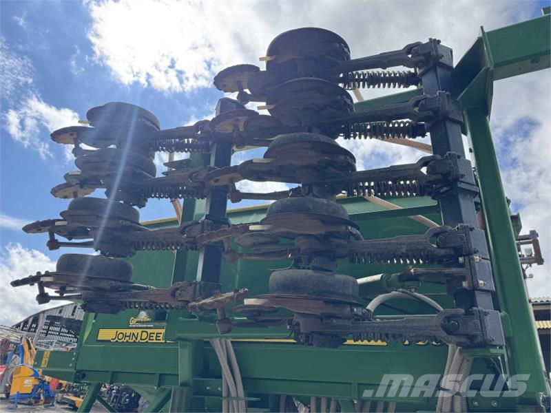 John Deere 750A 6m No Till Drill مثاقيب مدمجة