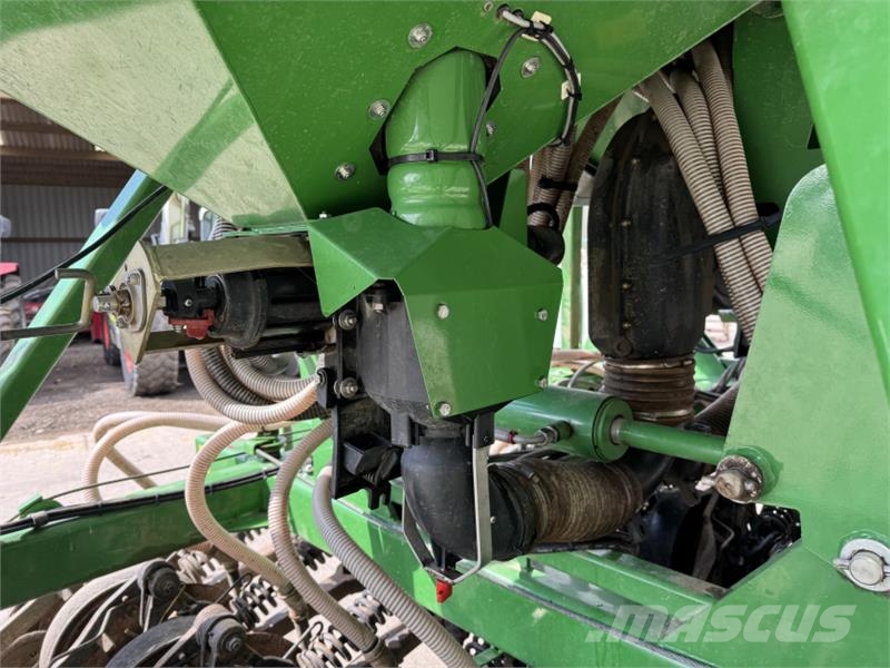 John Deere 750A 6m No Till Drill مثاقيب مدمجة