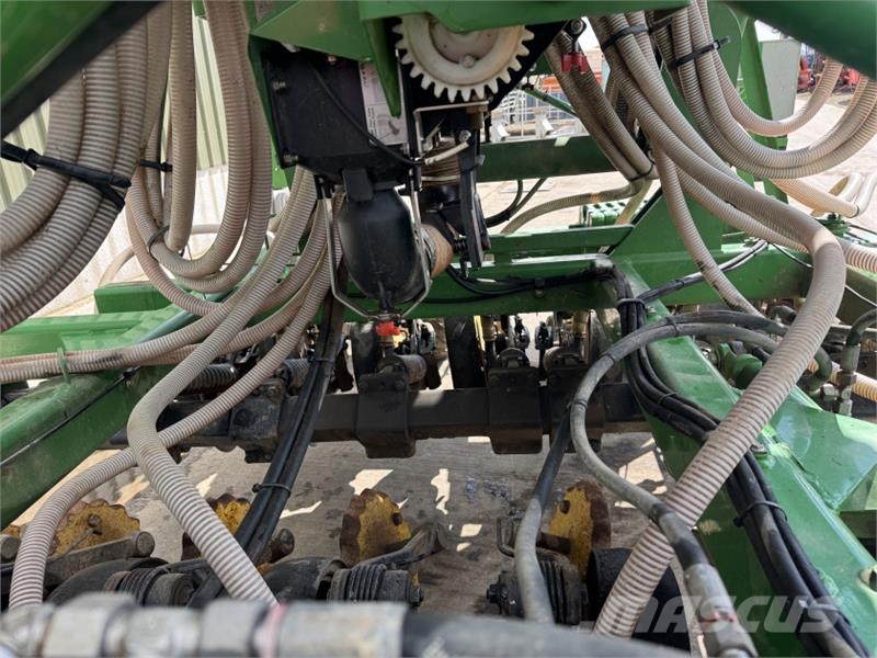 John Deere 750A 6m No Till Drill مثاقيب مدمجة