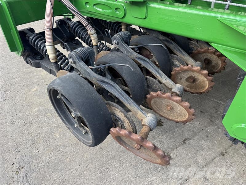 John Deere 750A Direct Drill **Grain and Fert** Combination drills