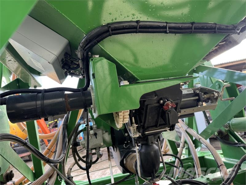 John Deere 750A Direct Drill **Grain and Fert** Combination drills