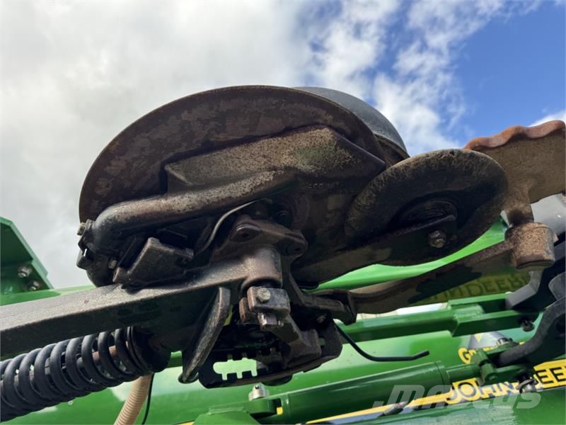 John Deere 750A Direct Drill **Grain and Fert** Combination drills