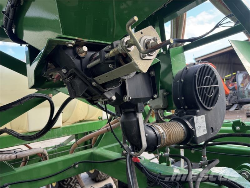 John Deere 750A Direct Drill **Grain and Fert** Combination drills