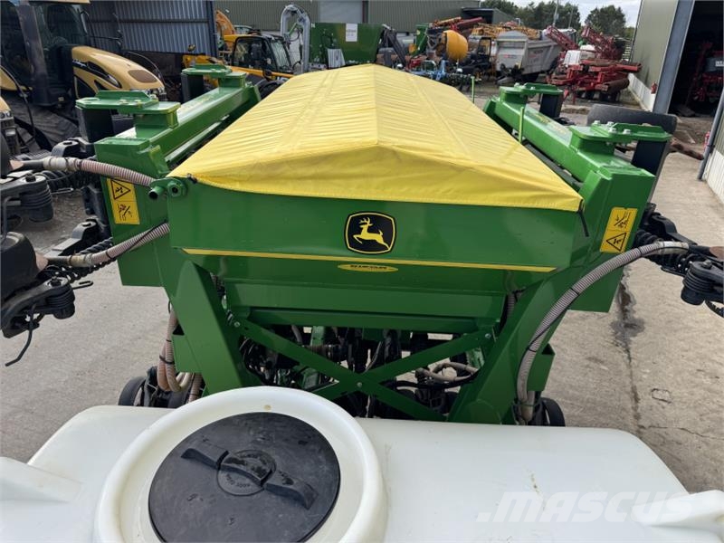 John Deere 750A Direct Drill **Grain and Fert** Combination drills