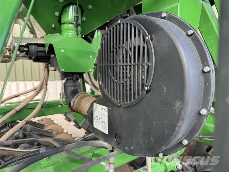 John Deere 750A Direct Drill **Grain and Fert** Combination drills