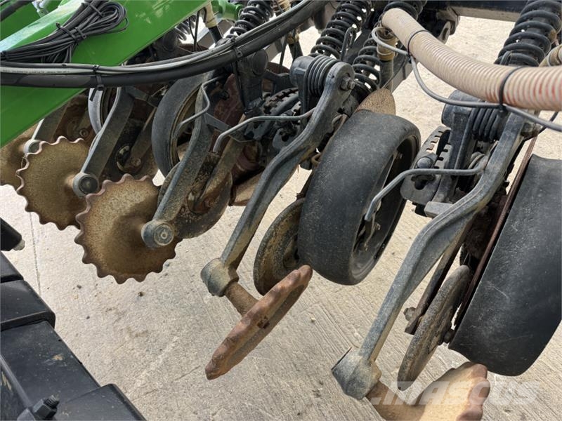 John Deere 750A Direct Drill **Grain and Fert** Combination drills