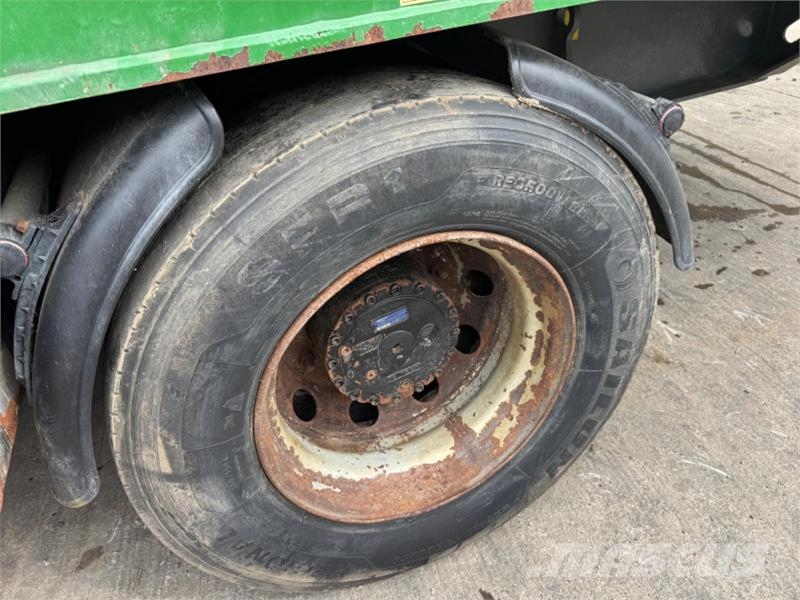 Keenan VA2-30 Feeder Wagon مقطورات ذاتية التحميل