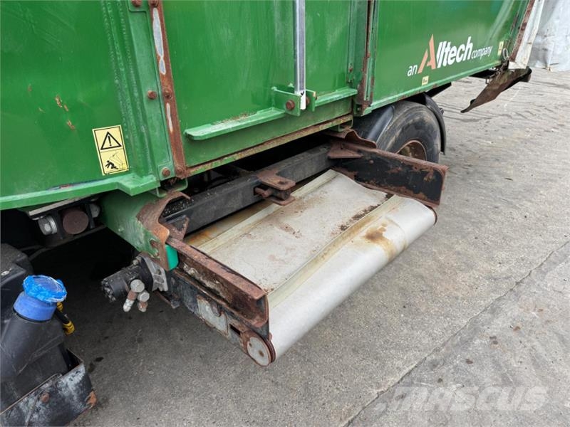 Keenan VA2-30 Feeder Wagon مقطورات ذاتية التحميل