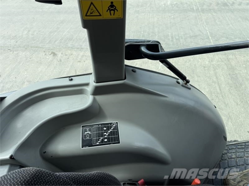 Kubota M8540 Narrow Half Track *85 HP* Traktorer