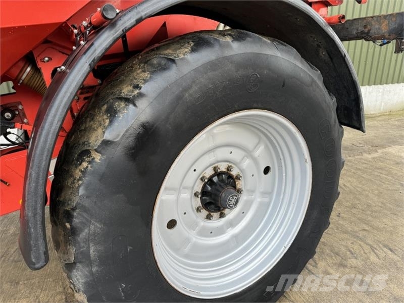 Kuhn AGT 6036 Boom Fert Spreader 礦物撒布機