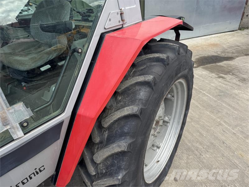 Massey Ferguson 3075 Dynashift ** Low Hours** Traktorer