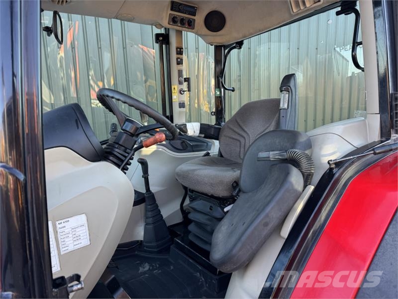 Massey Ferguson 4709 Tractor Трактори