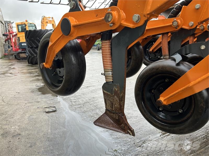 Mzuri Pro-Til 3T **Grain, Fert & Slug Pellets** Kombinerte såmaskiner