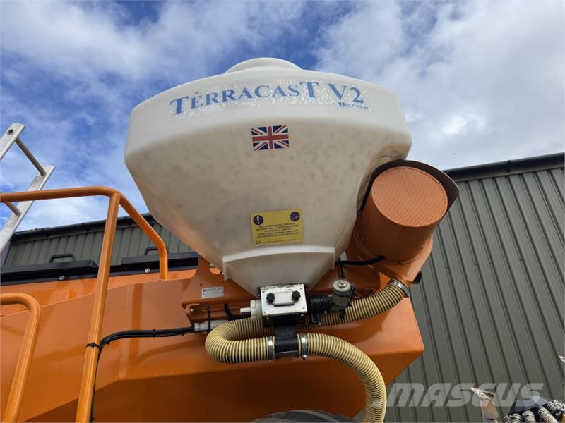 Mzuri Pro-Till 4T **Grain, Fert and 2 x Small Seed** Combination drills