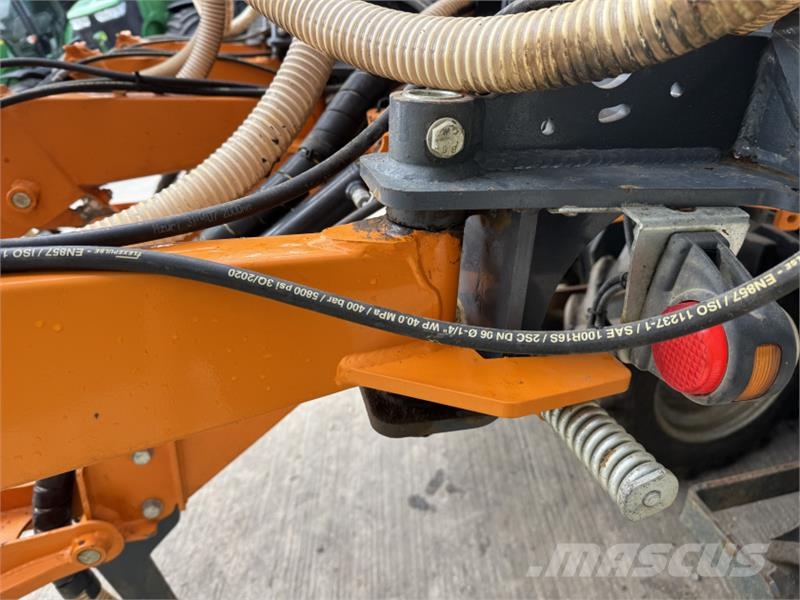 Mzuri Pro-Till 4T **Grain, Fert and 2 x Small Seed** Combination drills