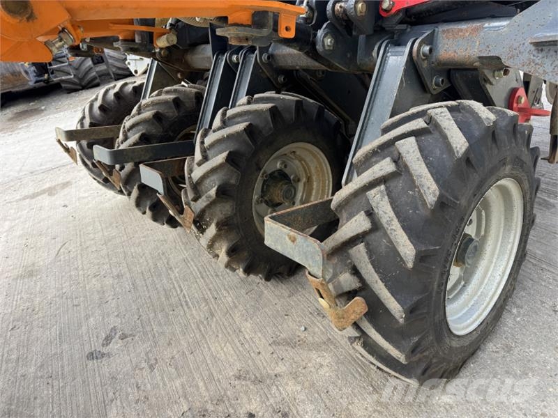 Mzuri Pro-Till 4T **Grain, Fert and 2 x Small Seed** Combination drills
