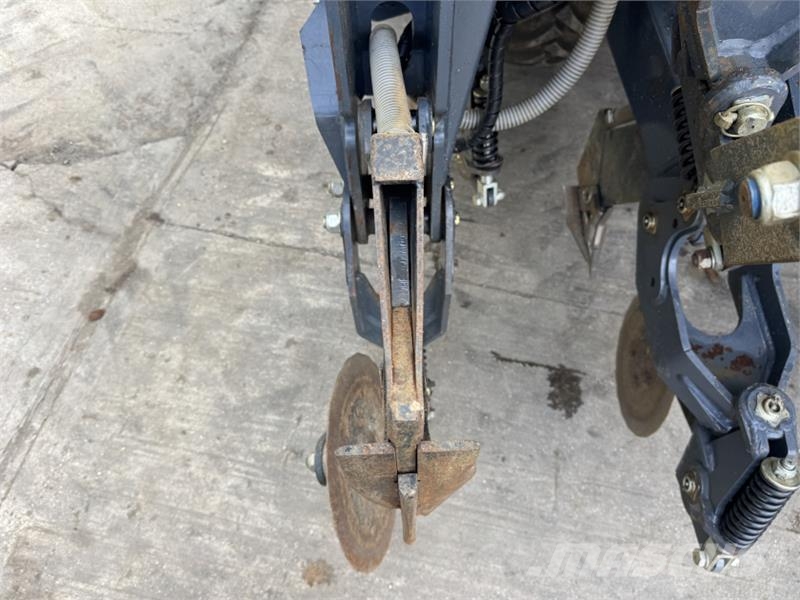 Mzuri Pro-Till 4T **Grain, Fert and 2 x Small Seed** Combination drills