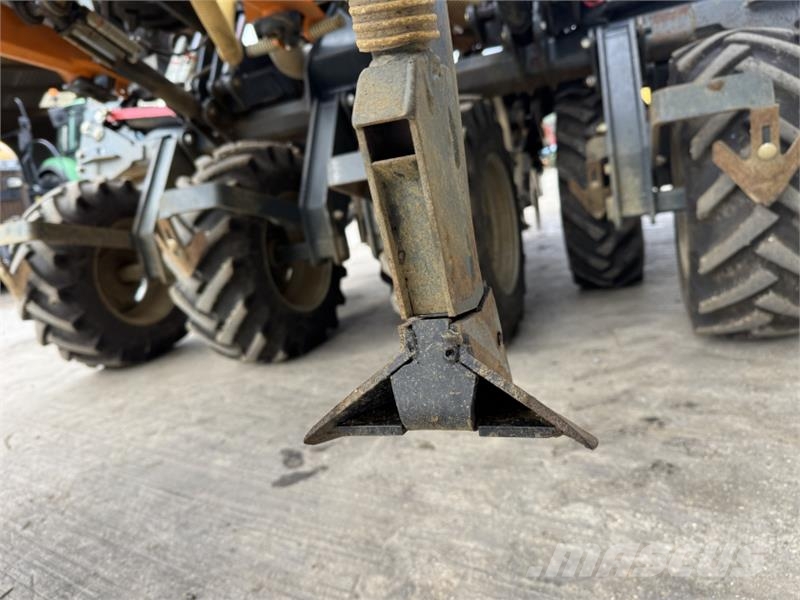 Mzuri Pro-Till 4T **Grain, Fert and 2 x Small Seed** Combination drills