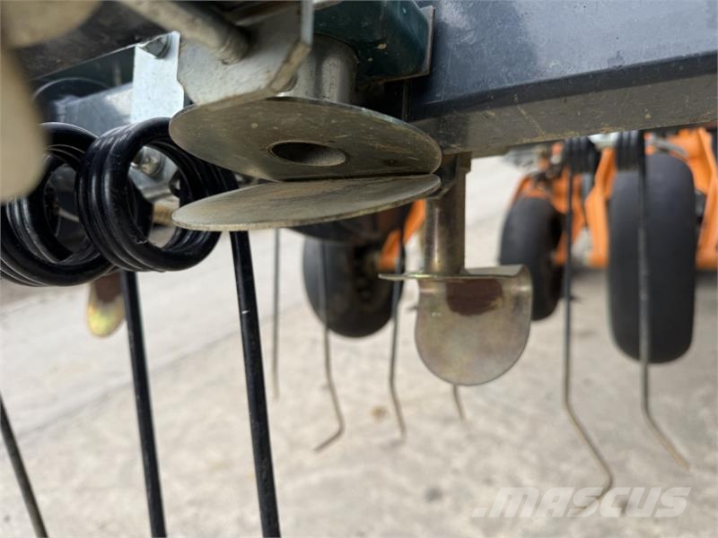 Mzuri Pro-Till 4T **Grain, Fert and 2 x Small Seed** Combination drills