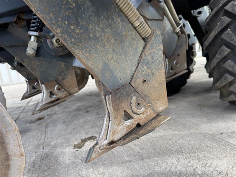 Mzuri Pro-Till 4T **Grain, Fert and 2 x Small Seed** Combination drills