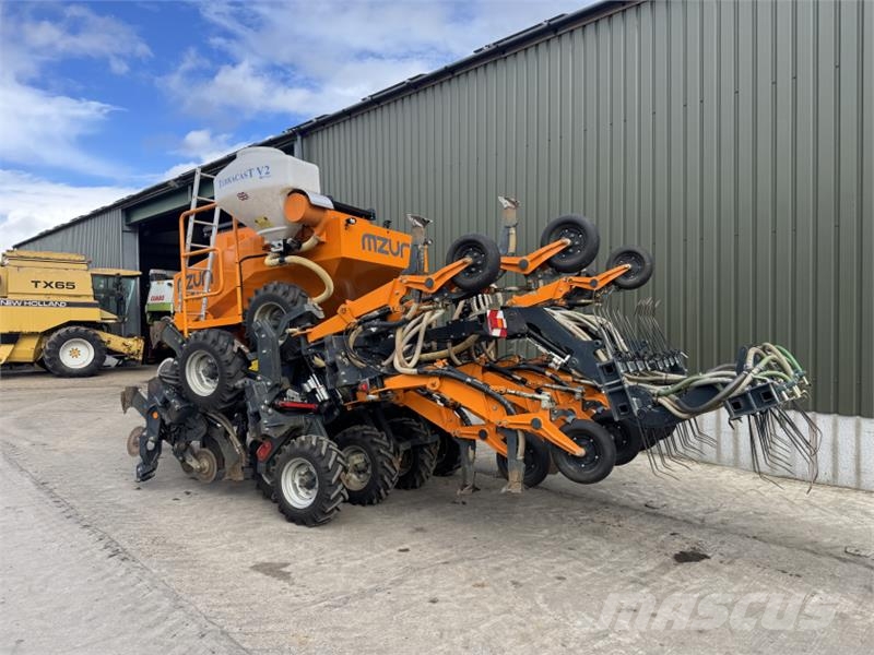 Mzuri Pro-Till 4T **Grain, Fert and 2 x Small Seed** Combination drills