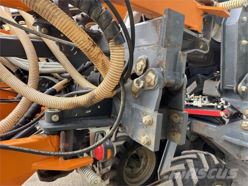 Mzuri Pro-Till 4T **Grain, Fert and 2 x Small Seed** Combination drills