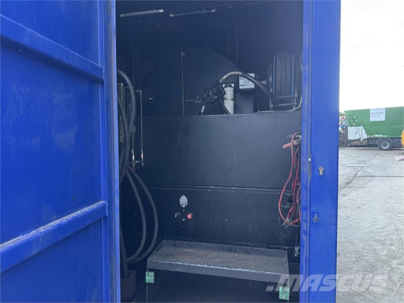 Philip Watkins Service Trailer Fuel and additive tanks