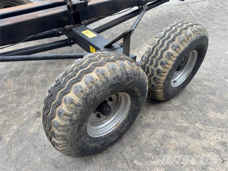 Shelbourne C900 Header Trailer For NH / Case Accessori per mietitrebbiatrici
