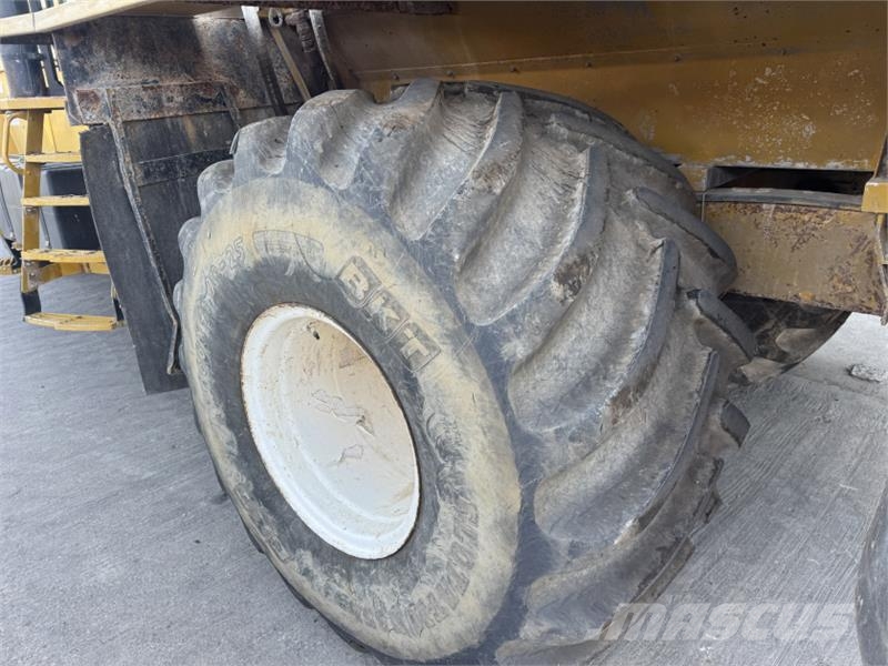 Terra-Gator 8103 Lime Spreader Mineral spreaders
