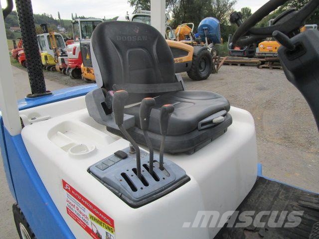 Doosan D25S-5 - Triplex-FH 4,7m + Seitenschieber Dizelski viličari