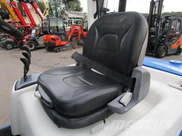 Doosan D25S-5 - Triplex-FH 4,7m + Seitenschieber Dizelski viličari