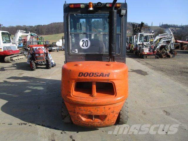 Doosan D35C-5 Triplex-FH 4,9m + Seitenschieber Diesel Stapler