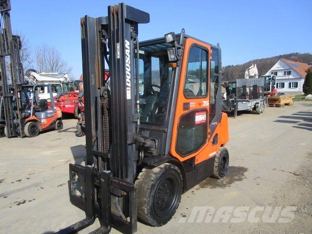 Doosan D35C-5 Triplex-FH 4,9m + Seitenschieber Diesel Stapler